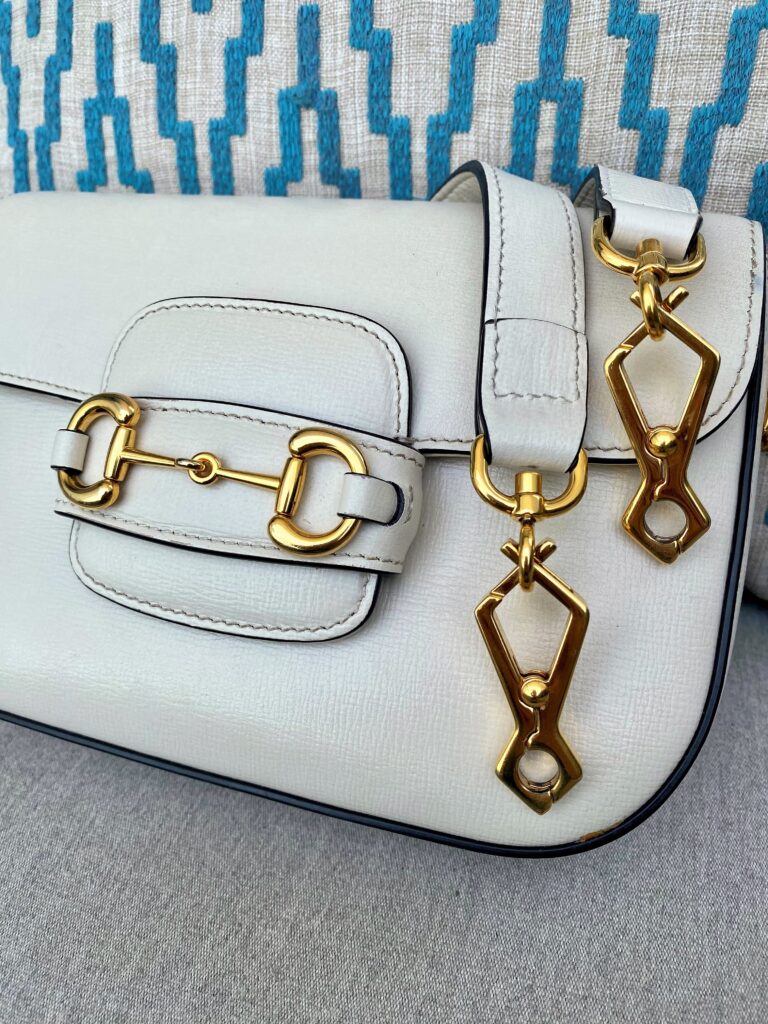 Picture showing the style and the colour of hardware in Gucci Horsebit 1955 bag